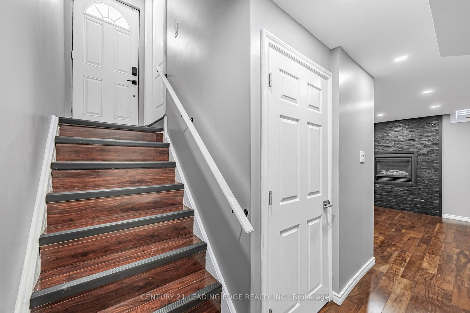 98 ERSKINE Drive, Unit LOWER - Image 2