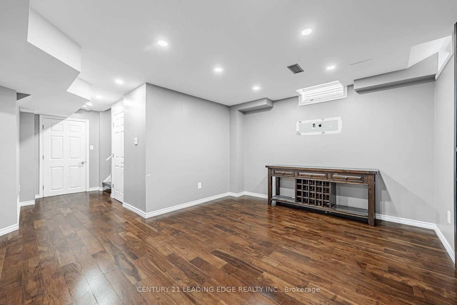 98 ERSKINE Drive, Unit LOWER - Image 3