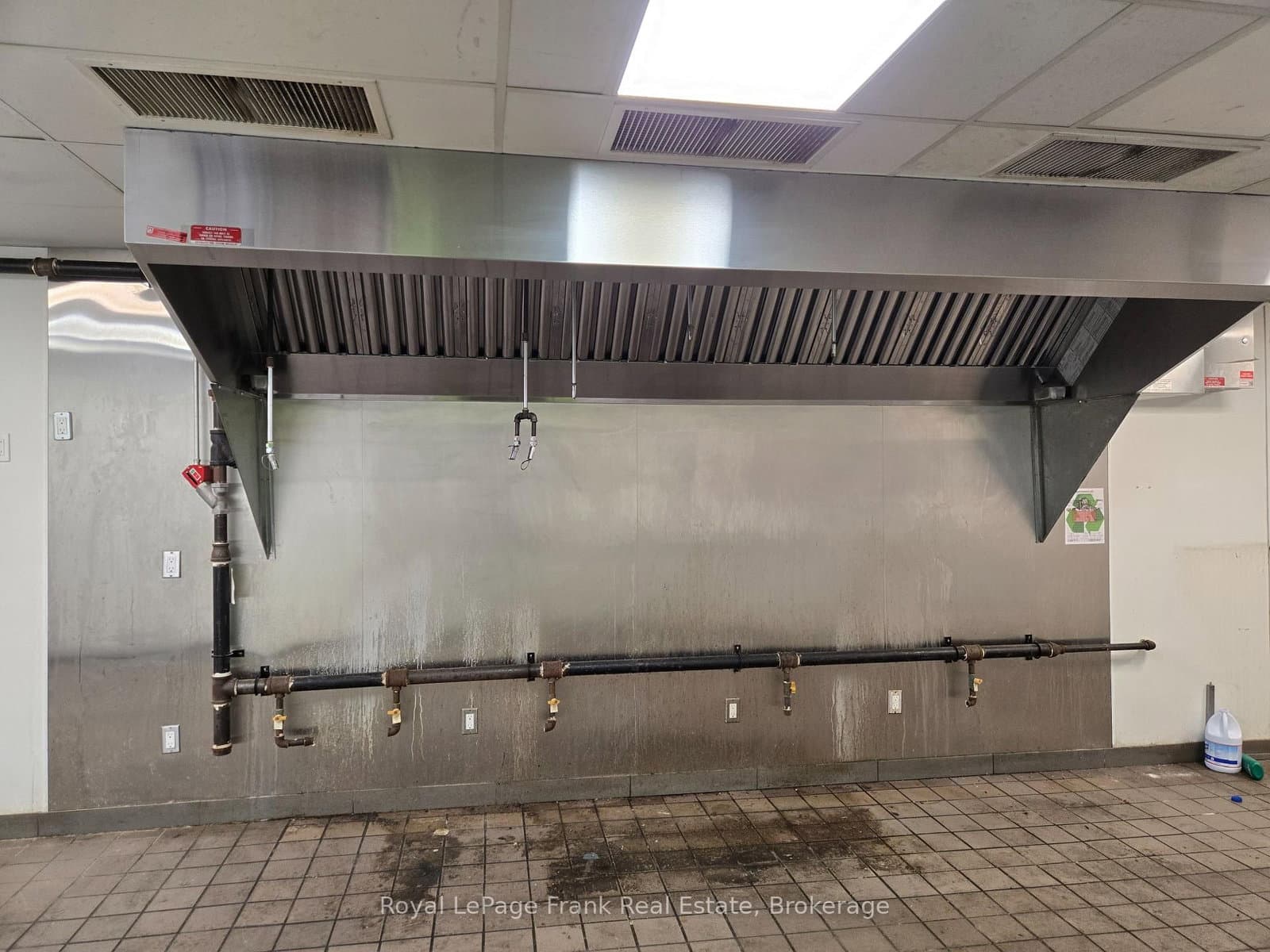 37 E King Street E - Image 4