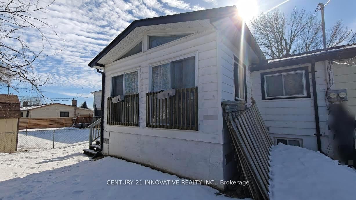 748 Krosno Boulevard - Image 4