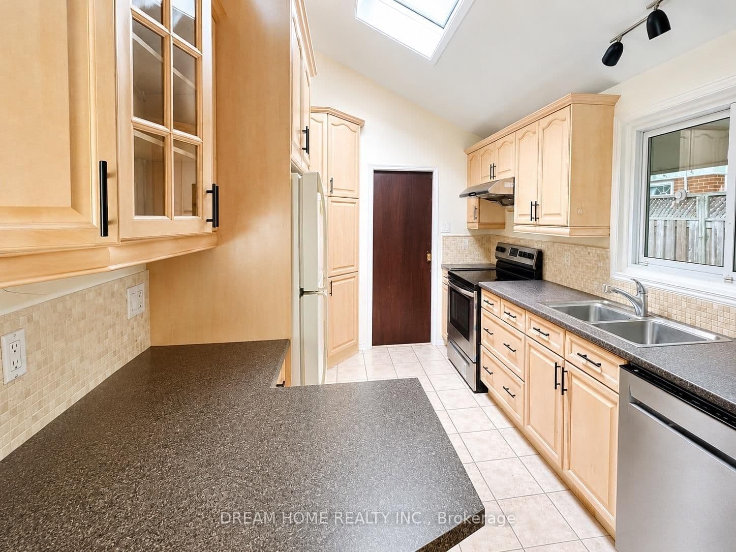 26 Arlene Crescent, Unit Main Floor - Image 5