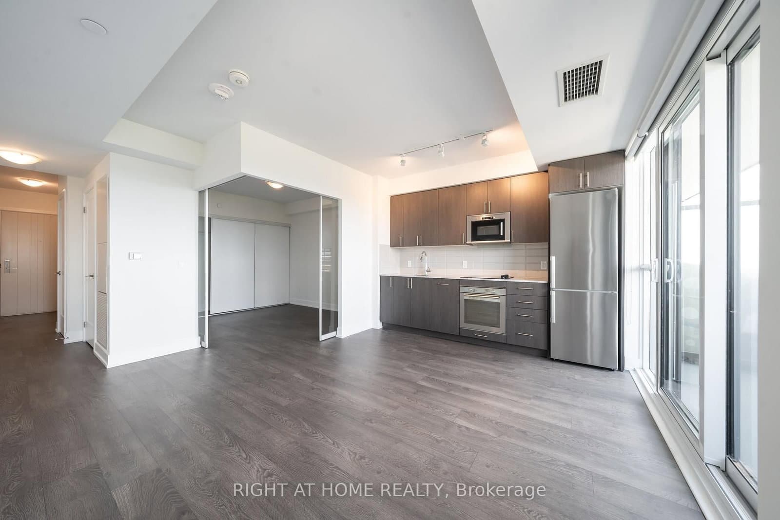 2550 Simcoe Street N, Unit 1802 - Image 1