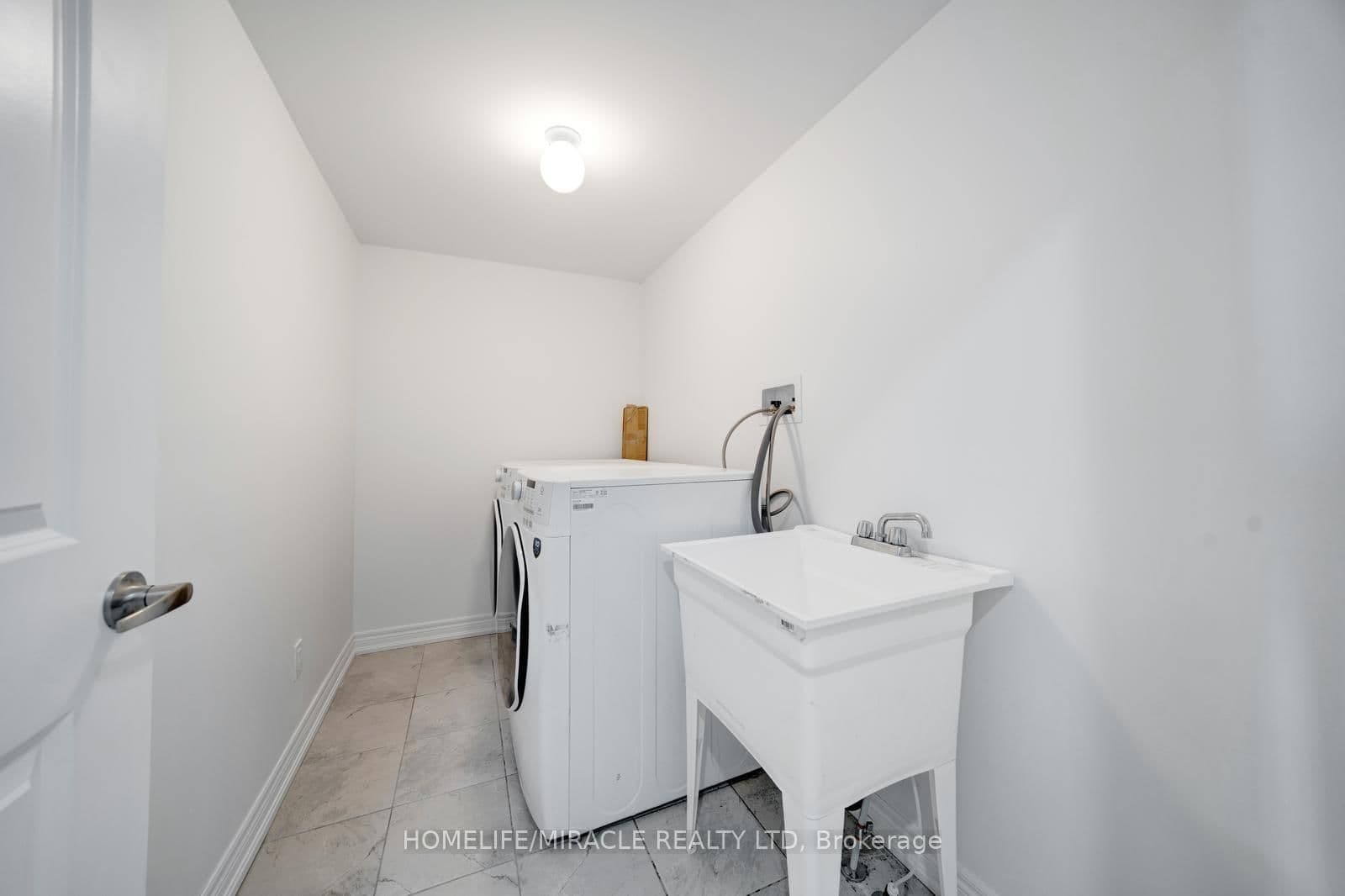 2004 Cameron Lott Crescent - Image 5