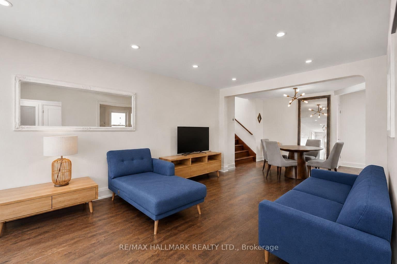 8 Davies Crescent - Image 3