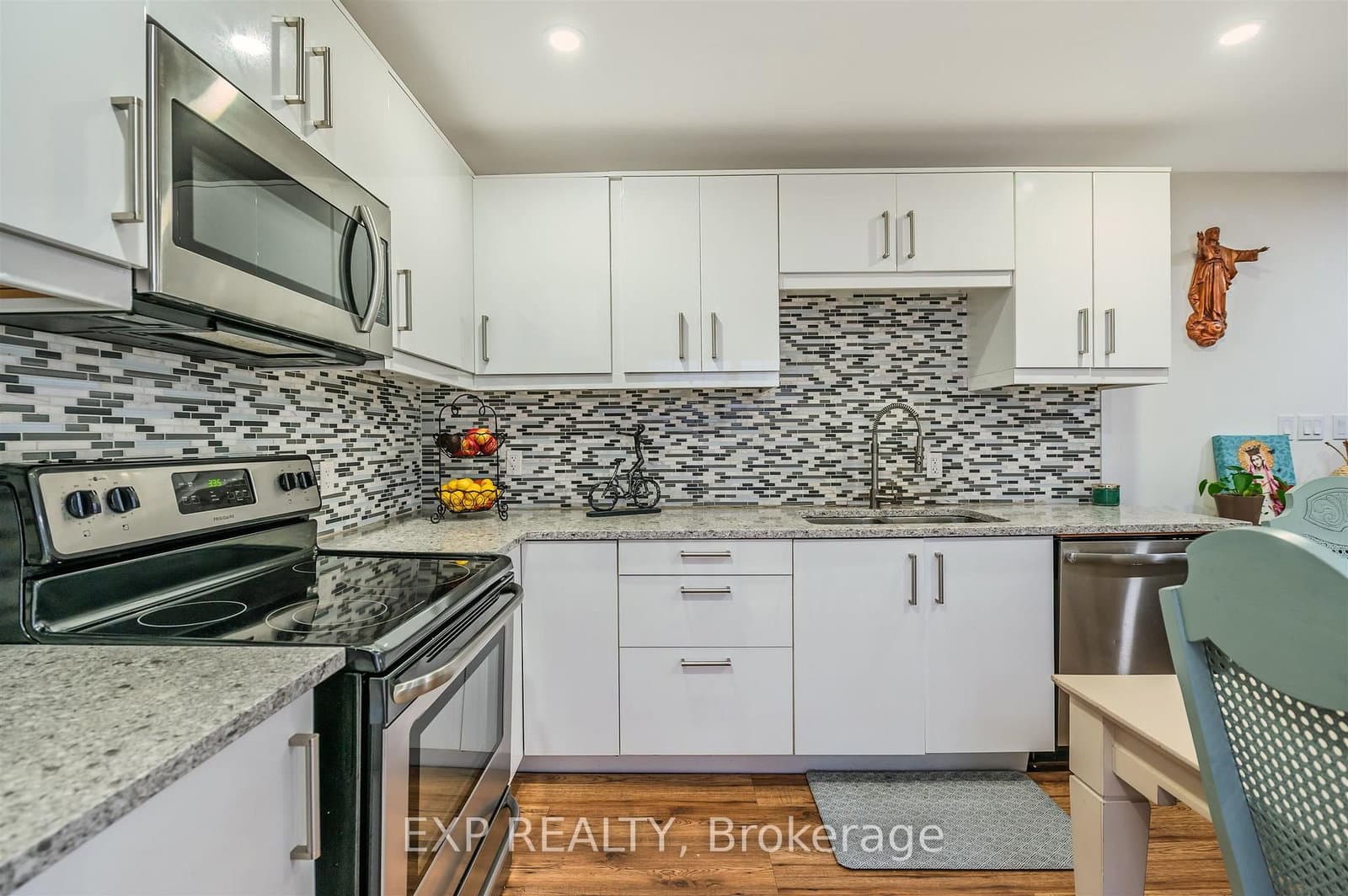 829 Athol Street - Image 2