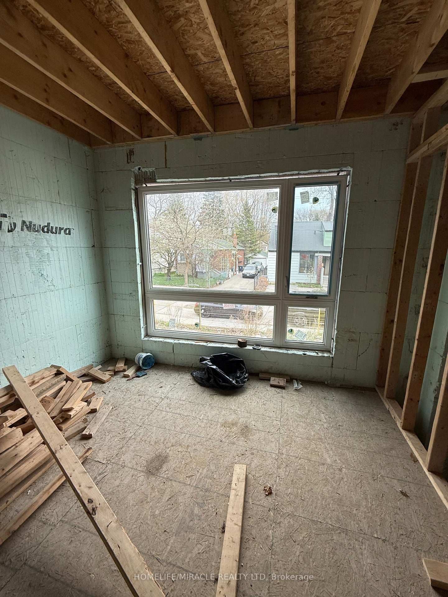 42 August Avenue - Image 3