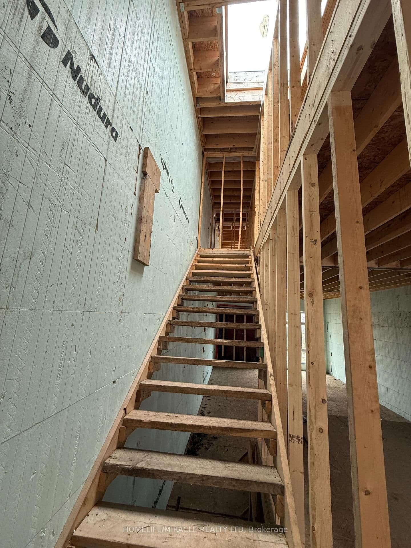 42 August Avenue - Image 6