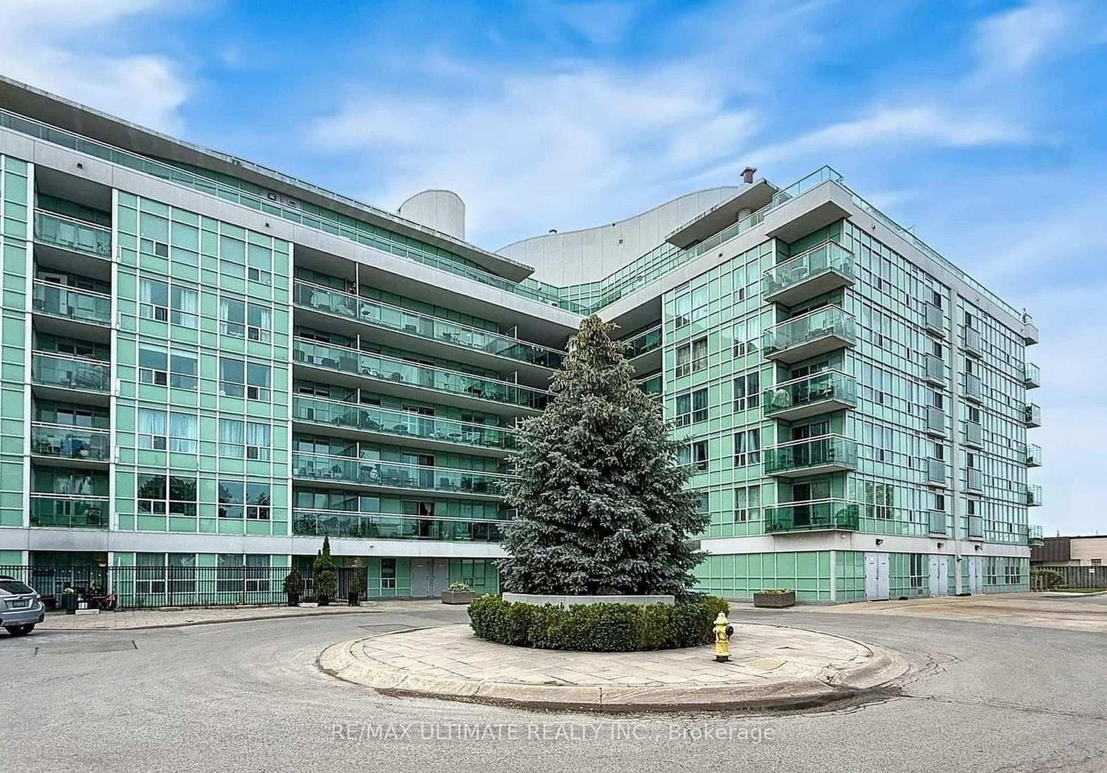 60 Fairfax Crescent, Unit 425 - Image 1