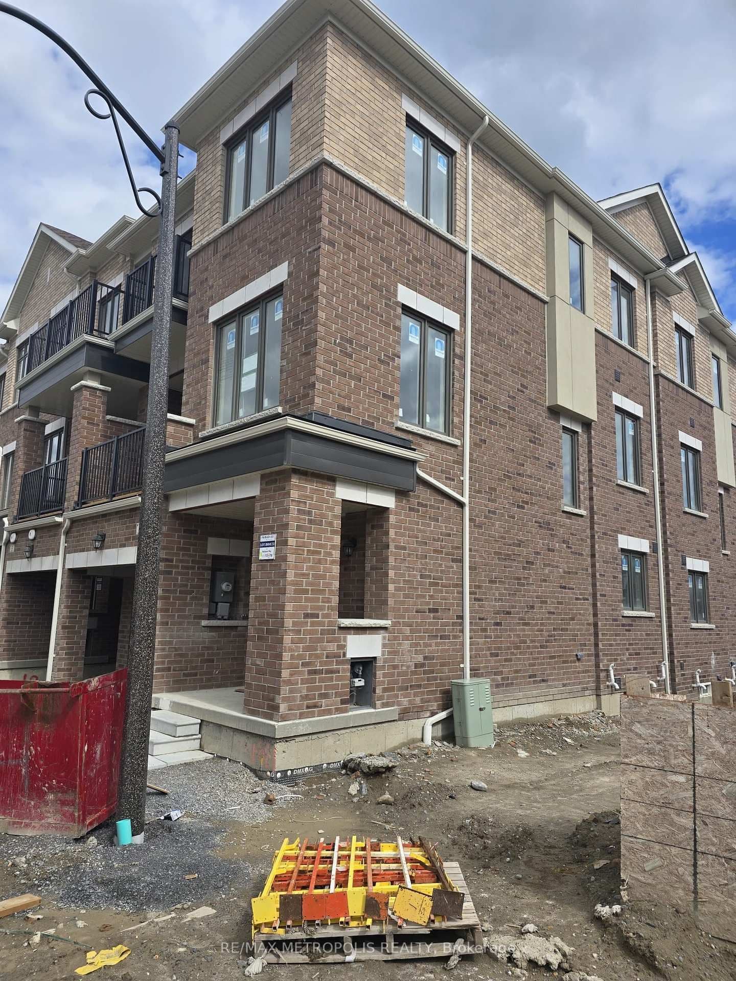 1 Radiance Way - Image 1