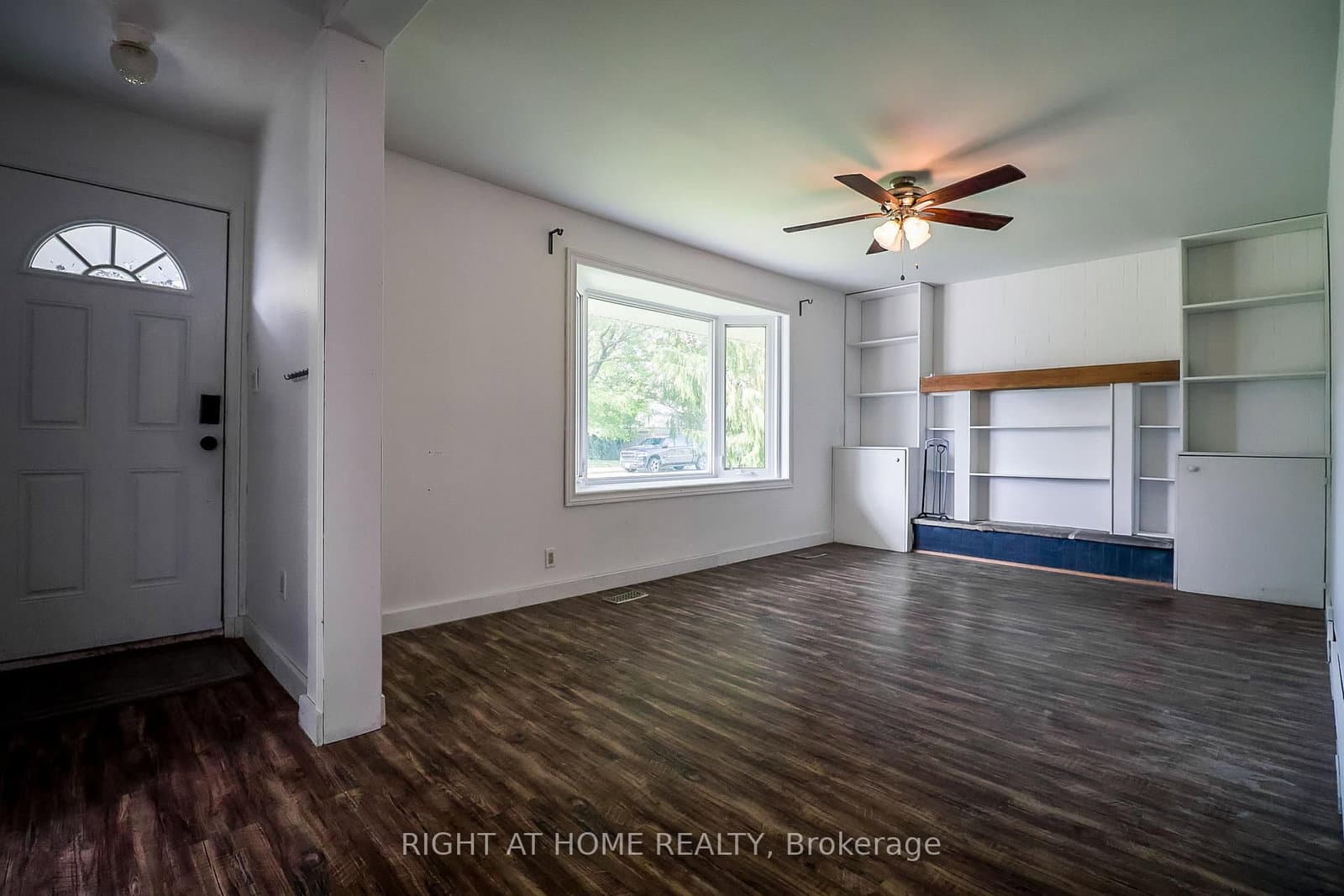 1327 Commerce Street - Image 5