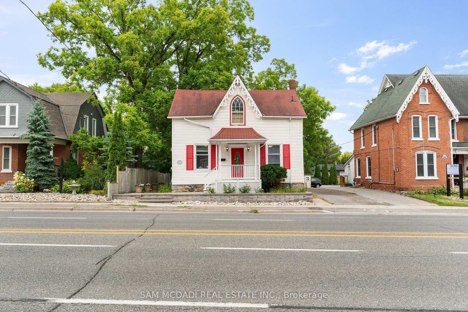 571 Kingston Road W - Image 3