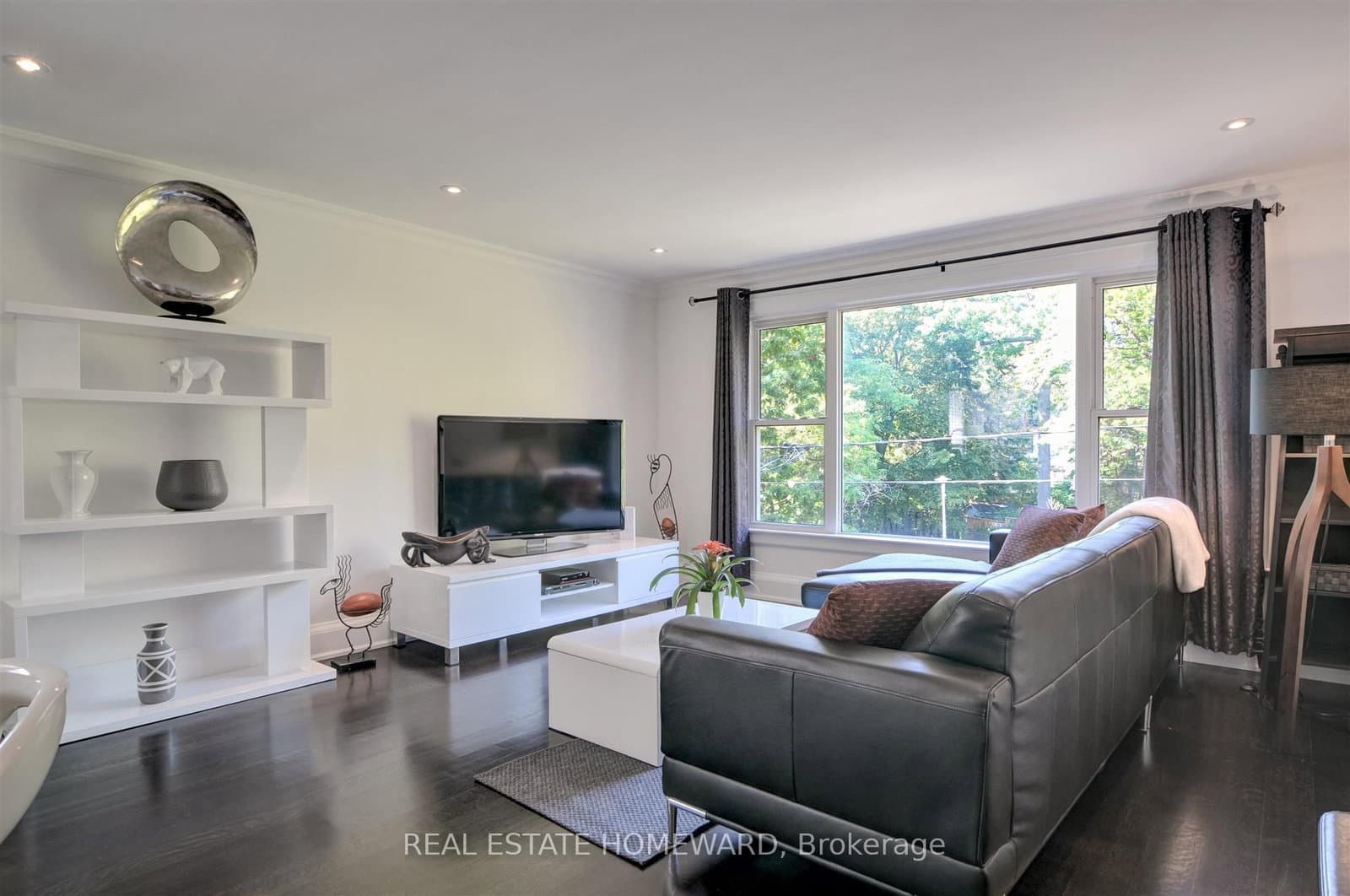 21 Love Crescent, Unit Main Floor - Image 2