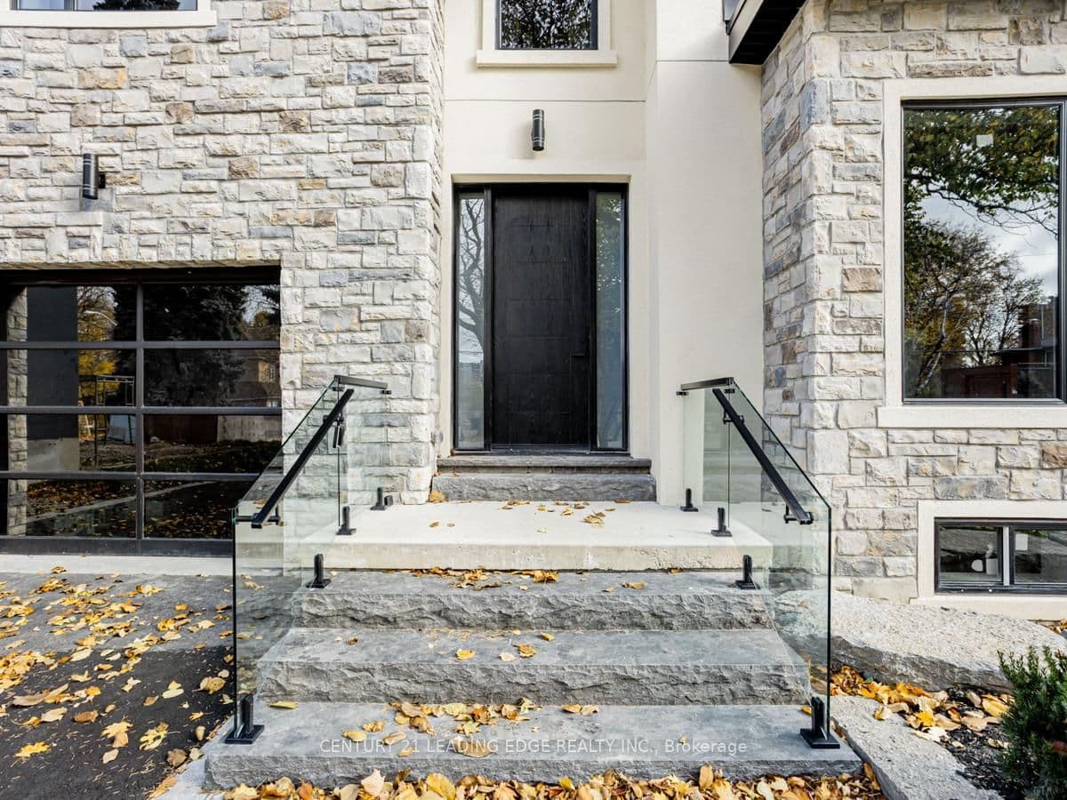 19 Donalda Crescent, Unit UPPER - Image 3