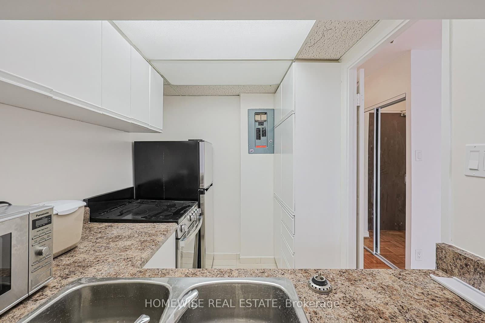 485 Kingston Road, Unit 506 - Image 4