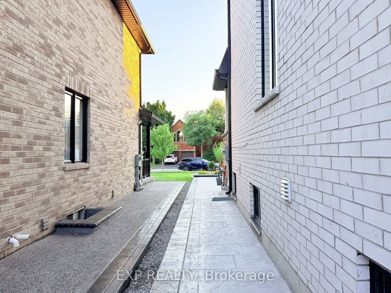 1606 Sandhurst Crescent, Unit Lower - Image 3