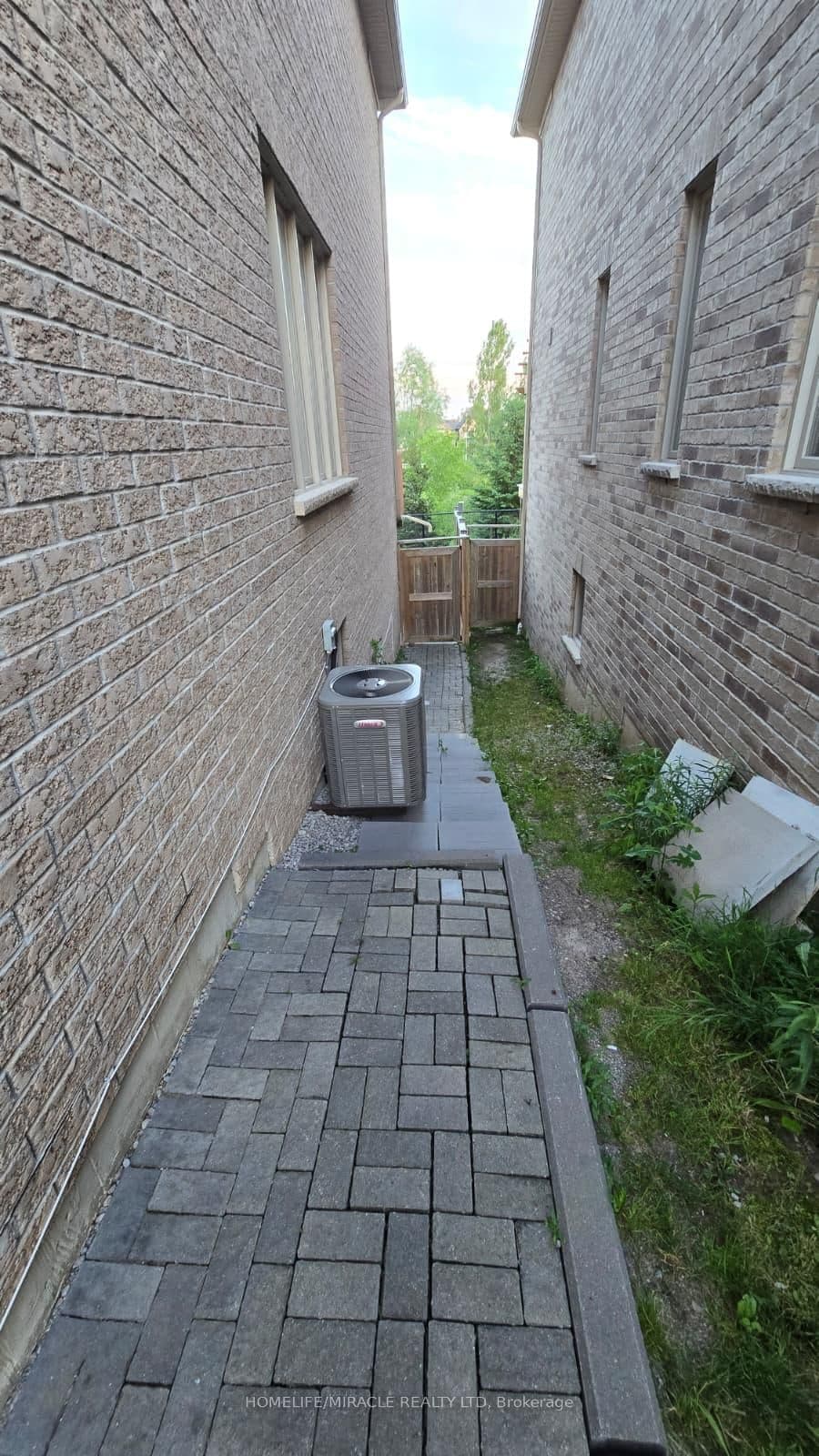 105 Stockell Crescent - Image 2