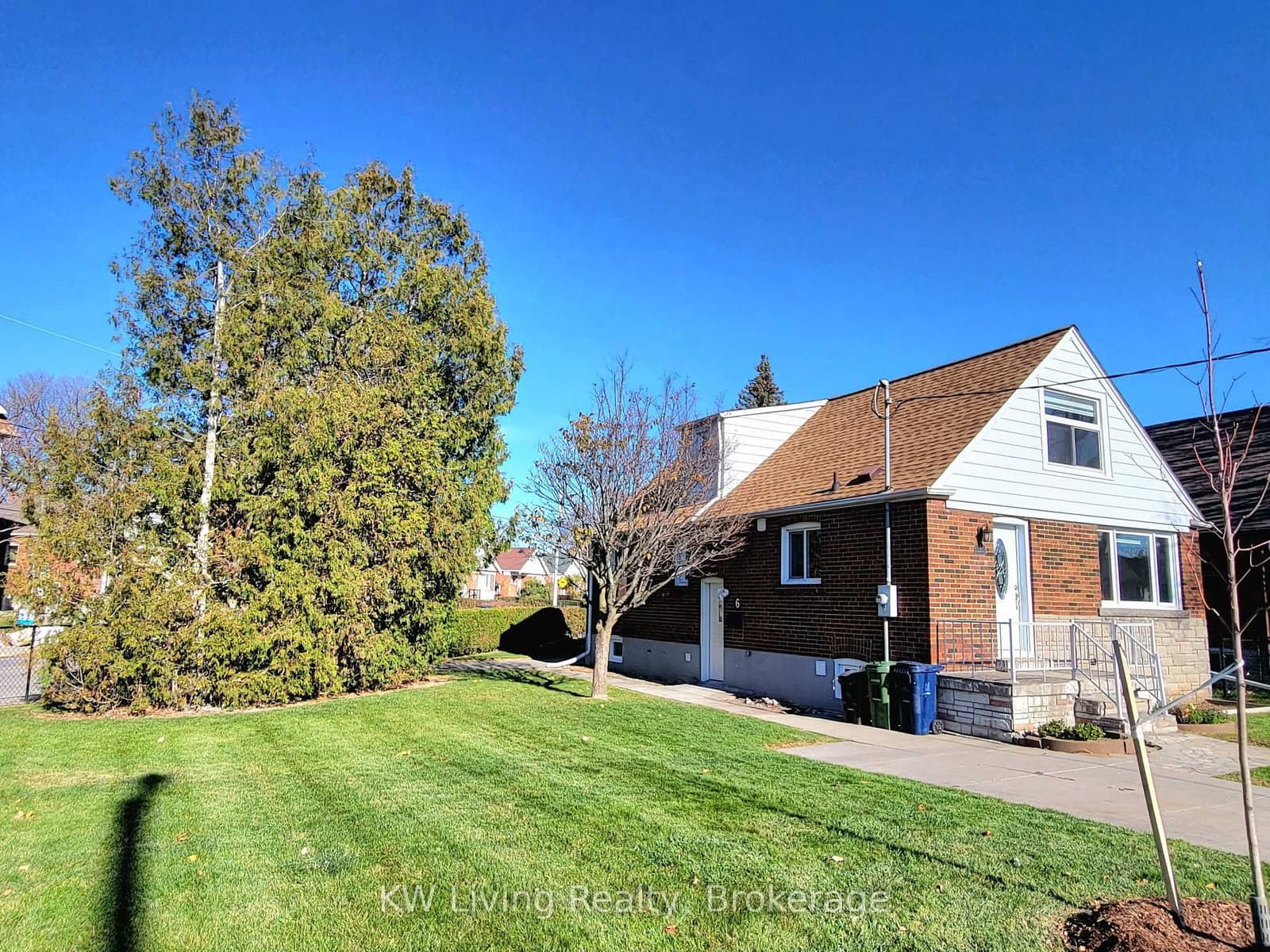 6 Gardens Crescent, Unit Bsmt - Image 1