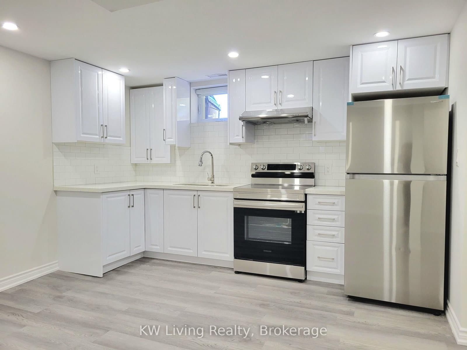 6 Gardens Crescent, Unit Bsmt - Image 4