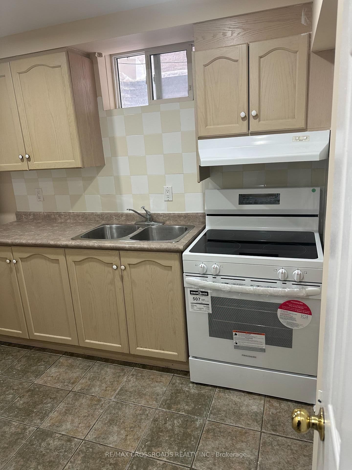 132 Lawson Road, Unit Basement - Image 2