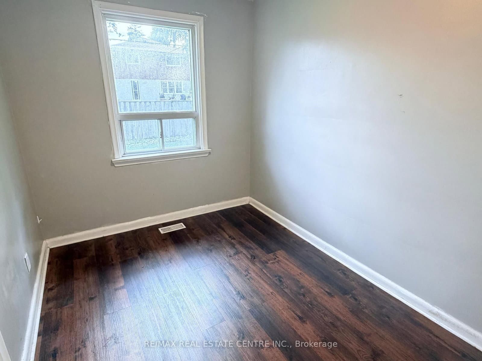 52 Sharbot Avenue - Image 4