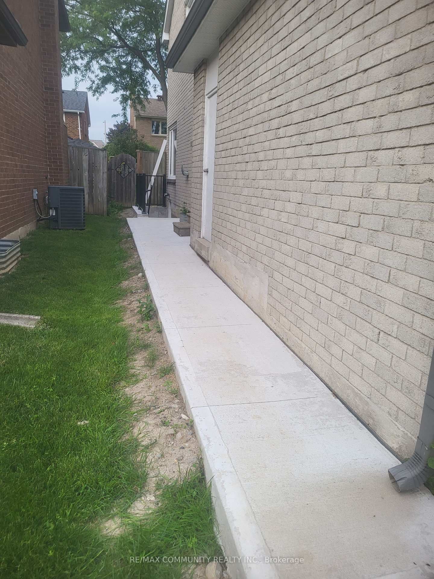 609 Amberwood Crescent, Unit Basement - Image 2