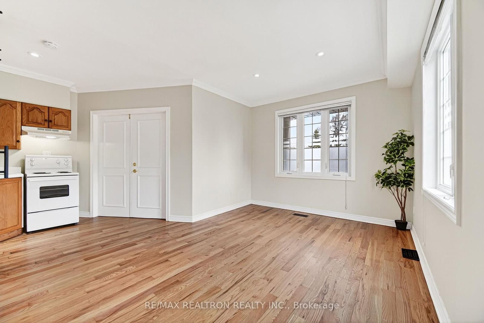 454 Donlands Avenue - Image 3