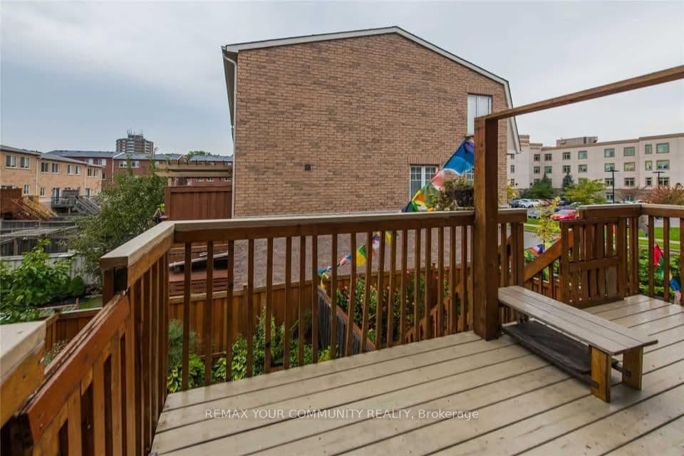 98 John Bell Crescent - Image 2