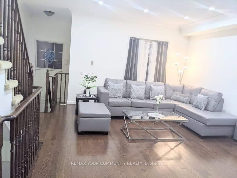 98 John Bell Crescent - Image 4
