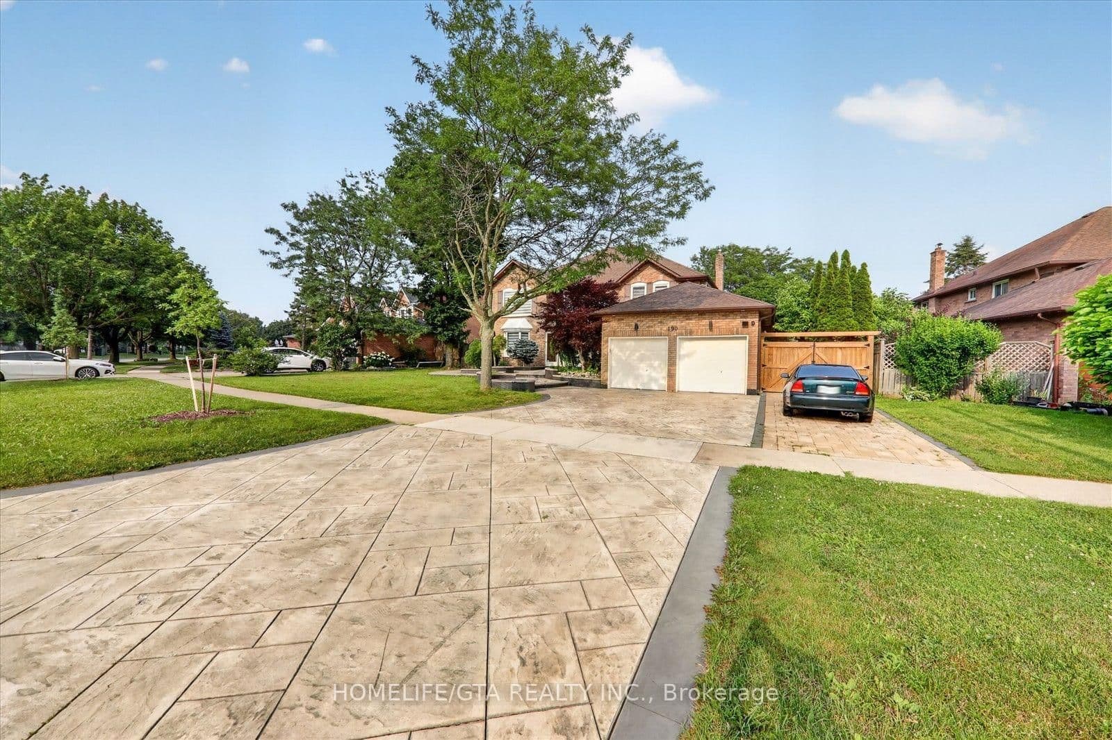 190 Lake Driveway W - Image 3