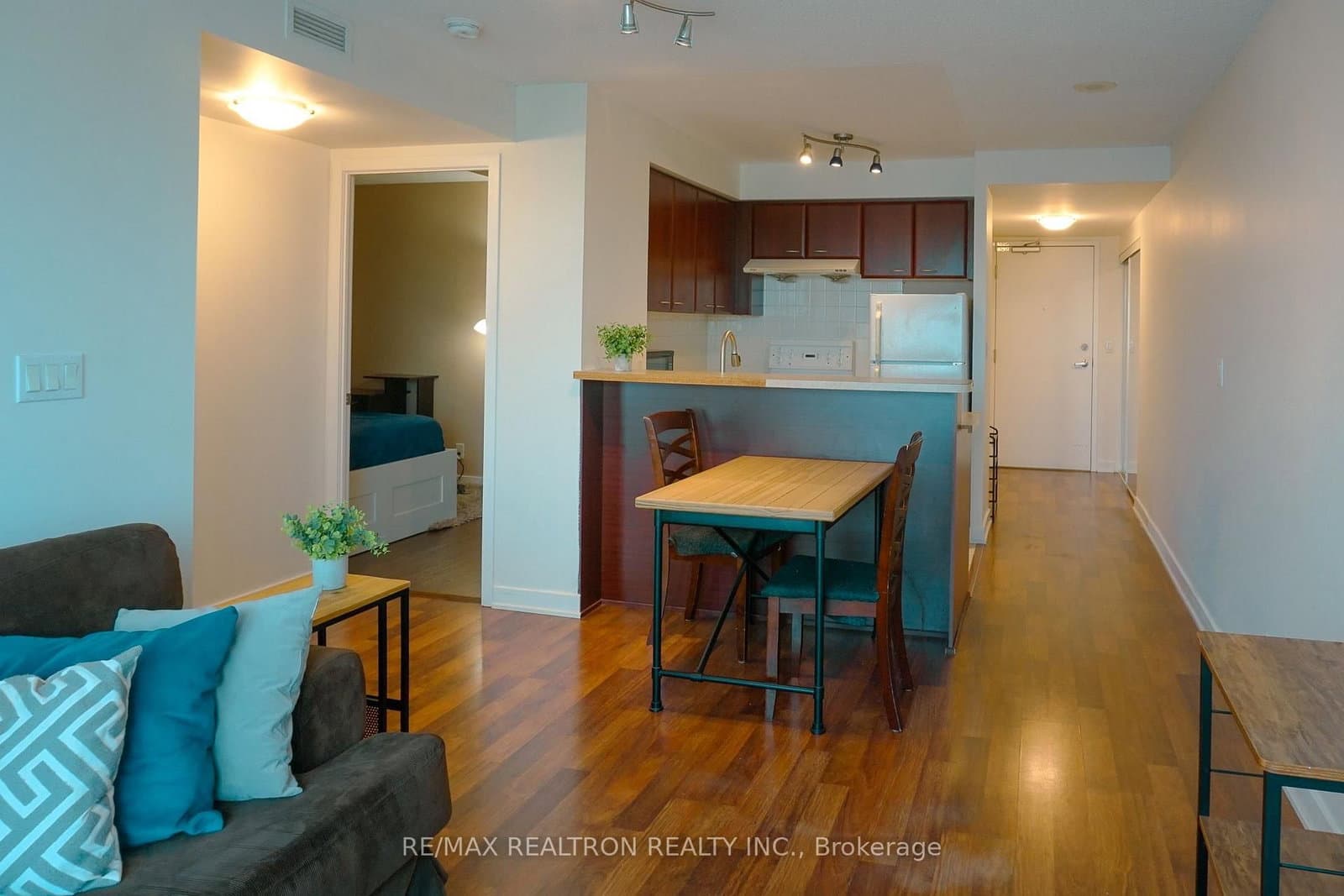 38 Lee Centre Drive, Unit 915 - Image 4