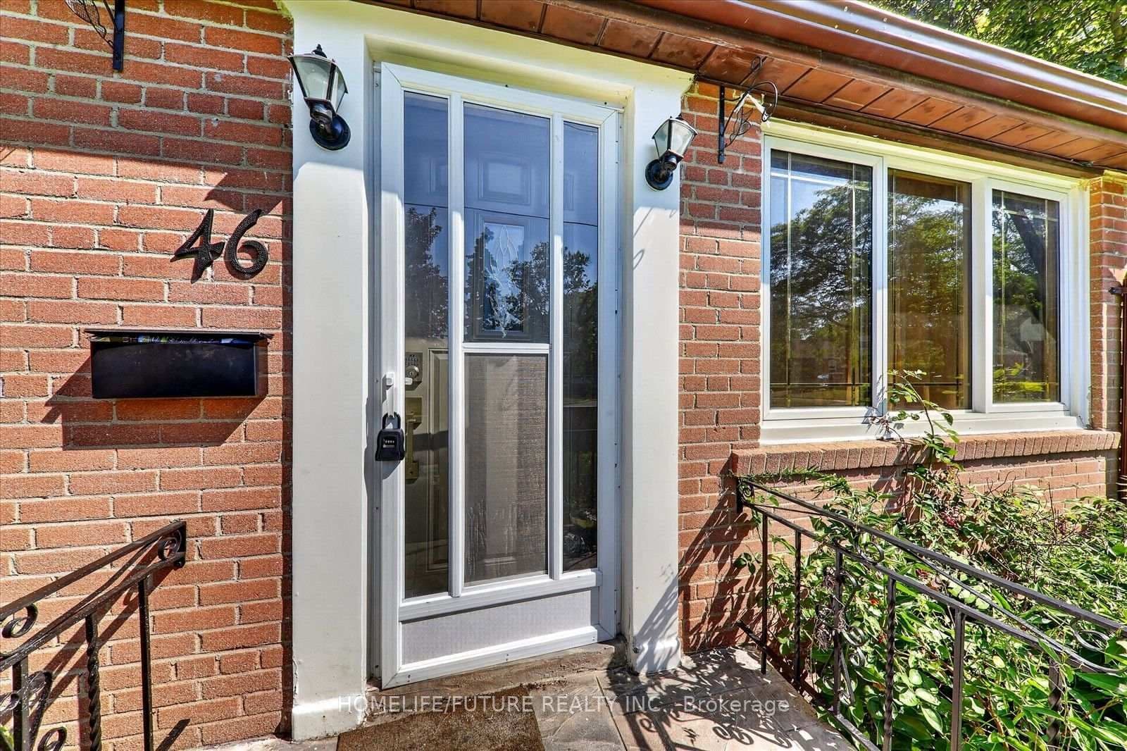 46 Stamford Square N - Image 5