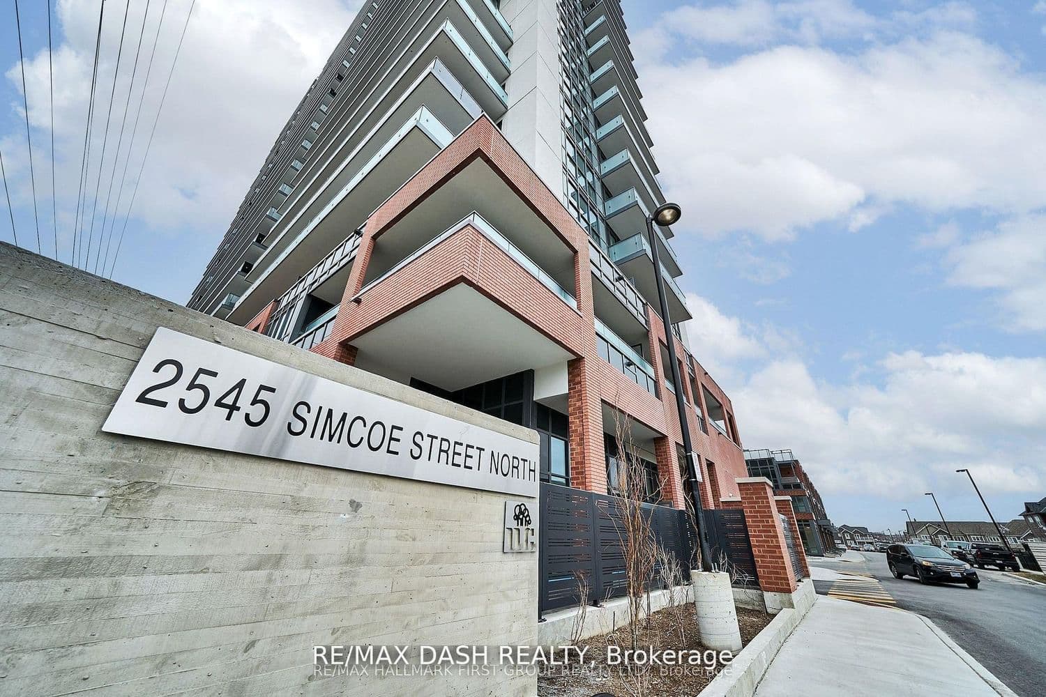 2545 Simcoe Street N, Unit 738