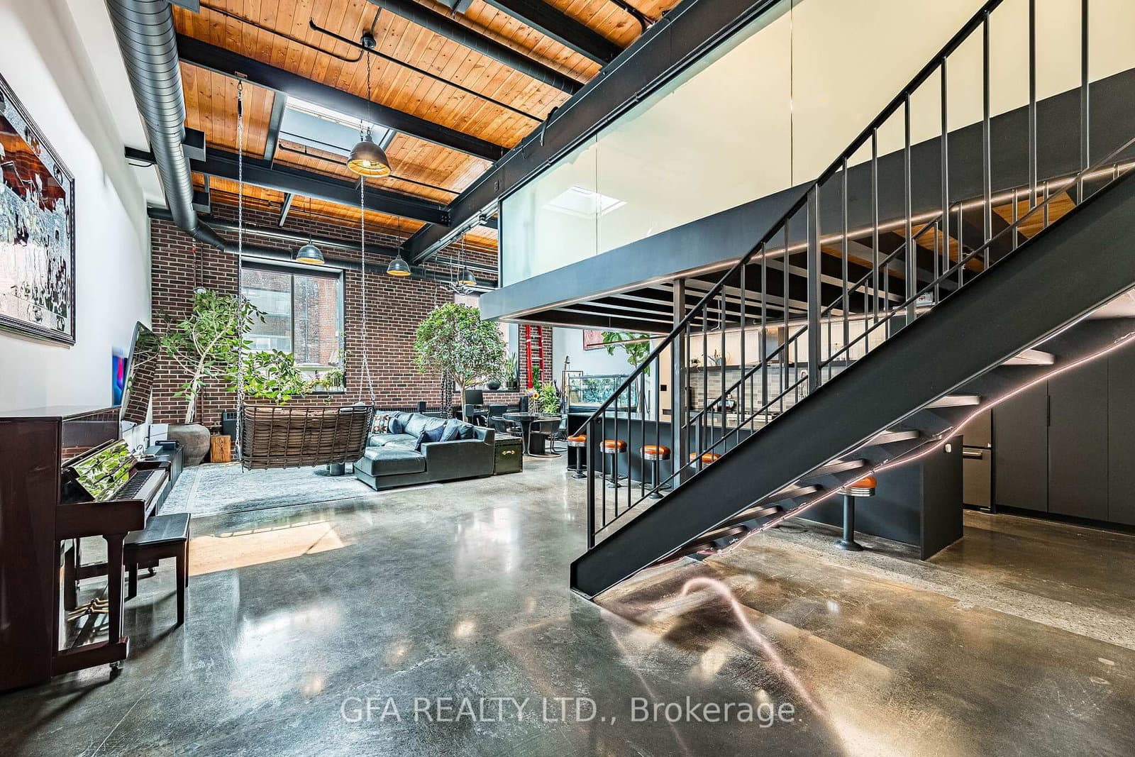 #109 - 326 Carlaw Avenue