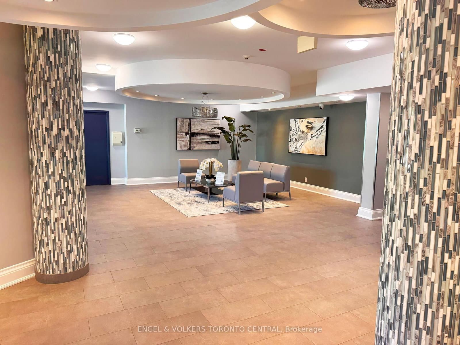 60 Fairfax Crescent, Unit 330 - Image 2