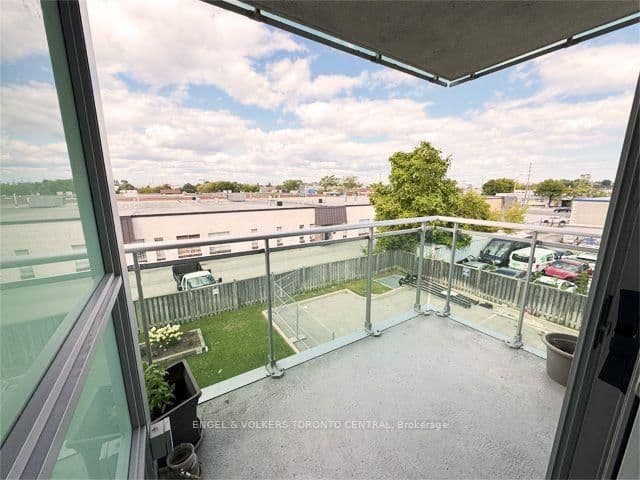 60 Fairfax Crescent, Unit 330 - Image 5