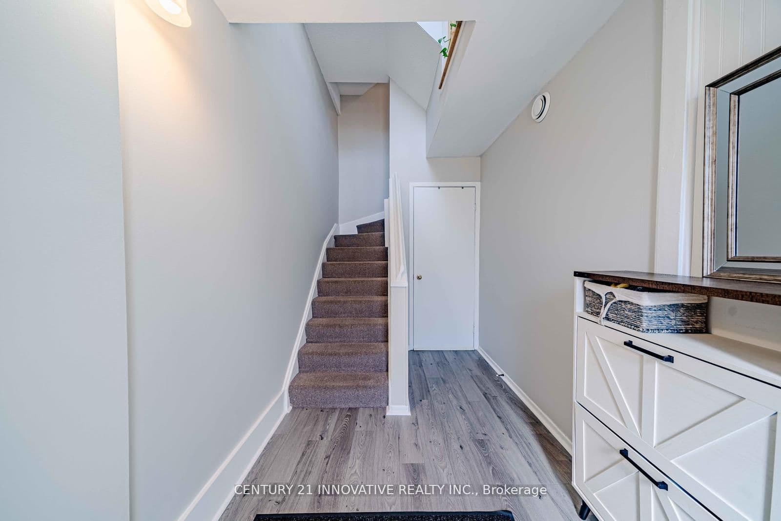 35 The Bridle Path - Image 5