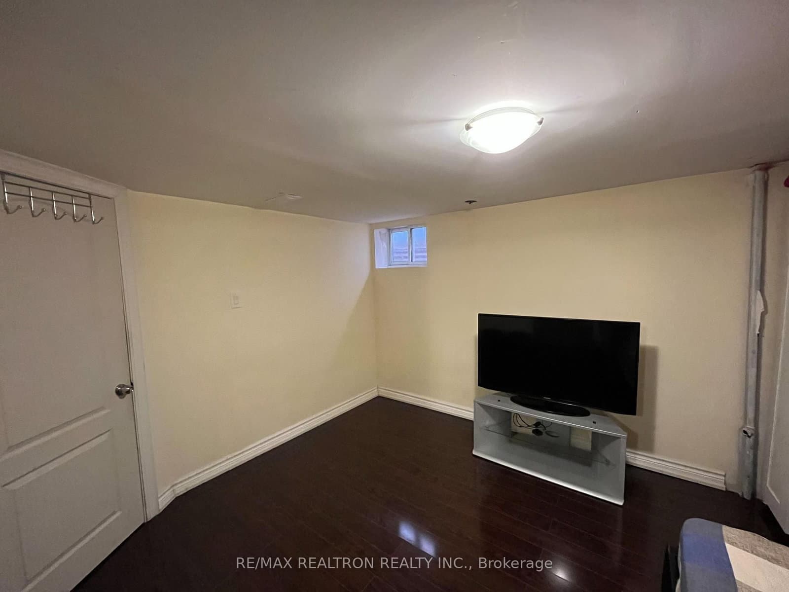 564 McCowan Road, Unit Bsmnt - Image 6
