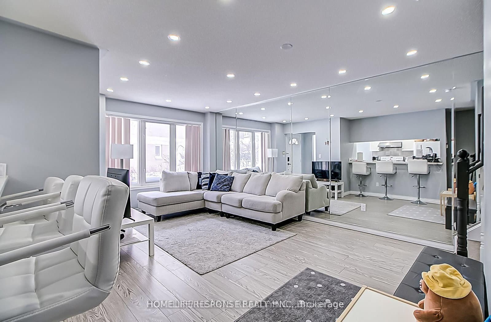 29 Rosebank Drive, Unit 911 - Image 3
