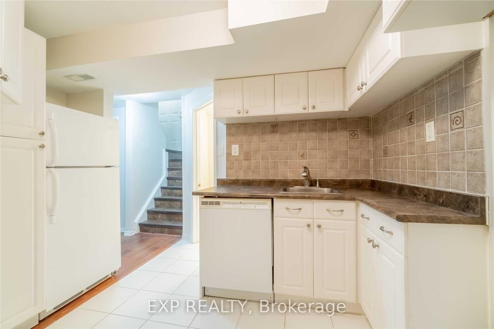 134 Sandown Avenue, Unit Bsmt - Image 3