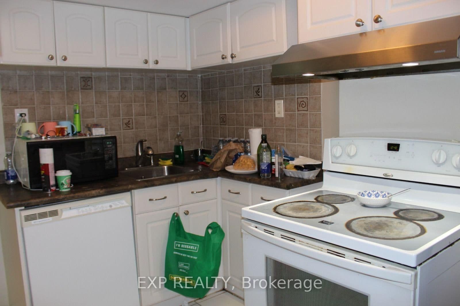 134 Sandown Avenue, Unit Bsmt - Image 4