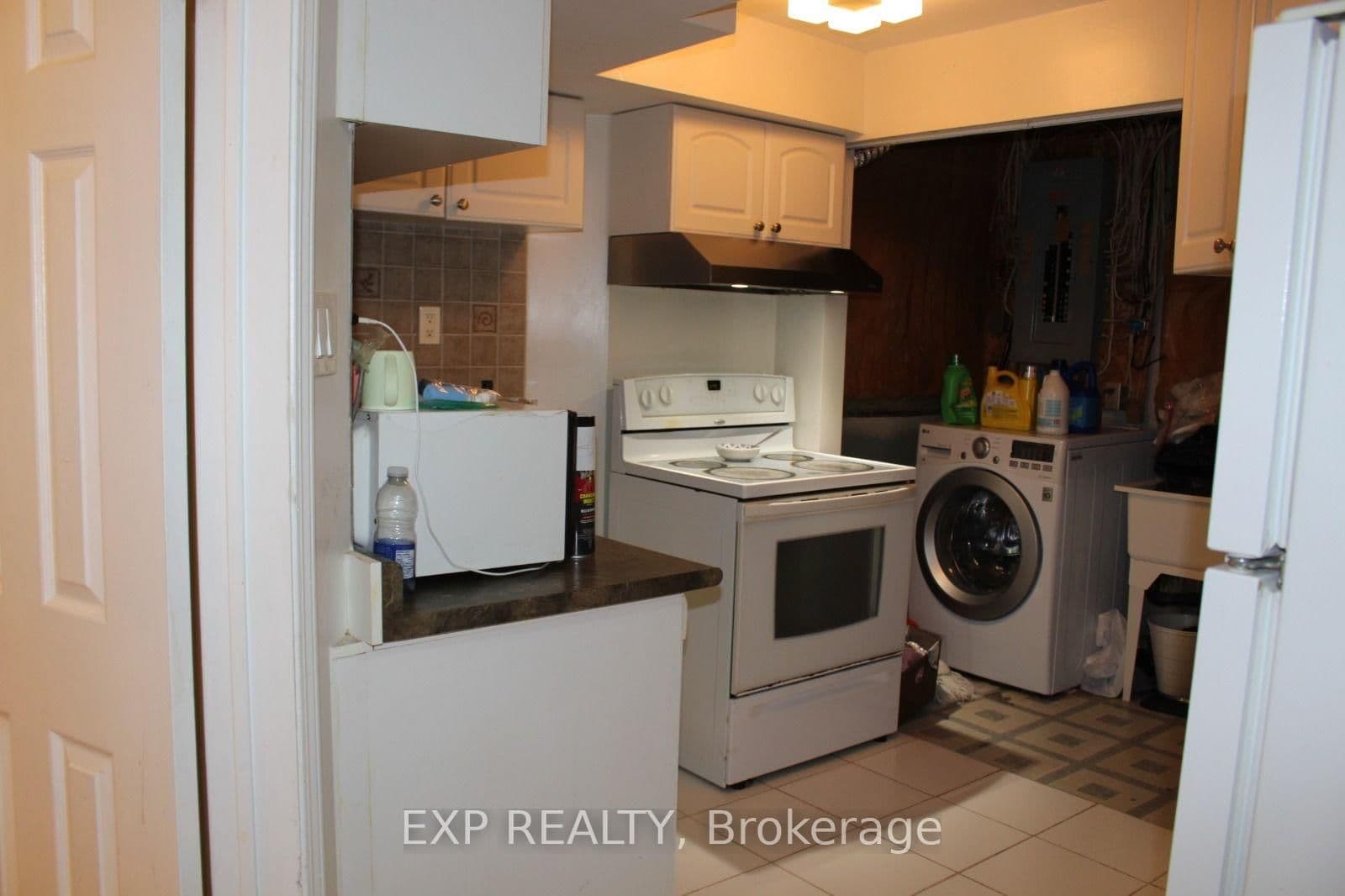 134 Sandown Avenue, Unit Bsmt - Image 5