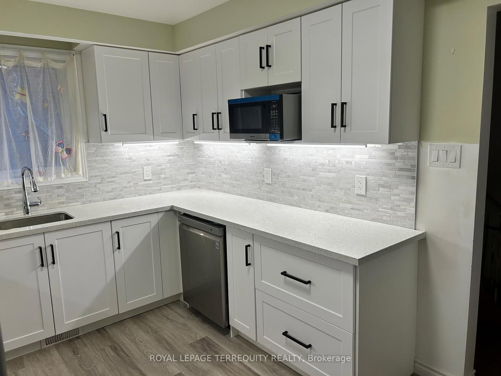 82 Main Street - Image 4