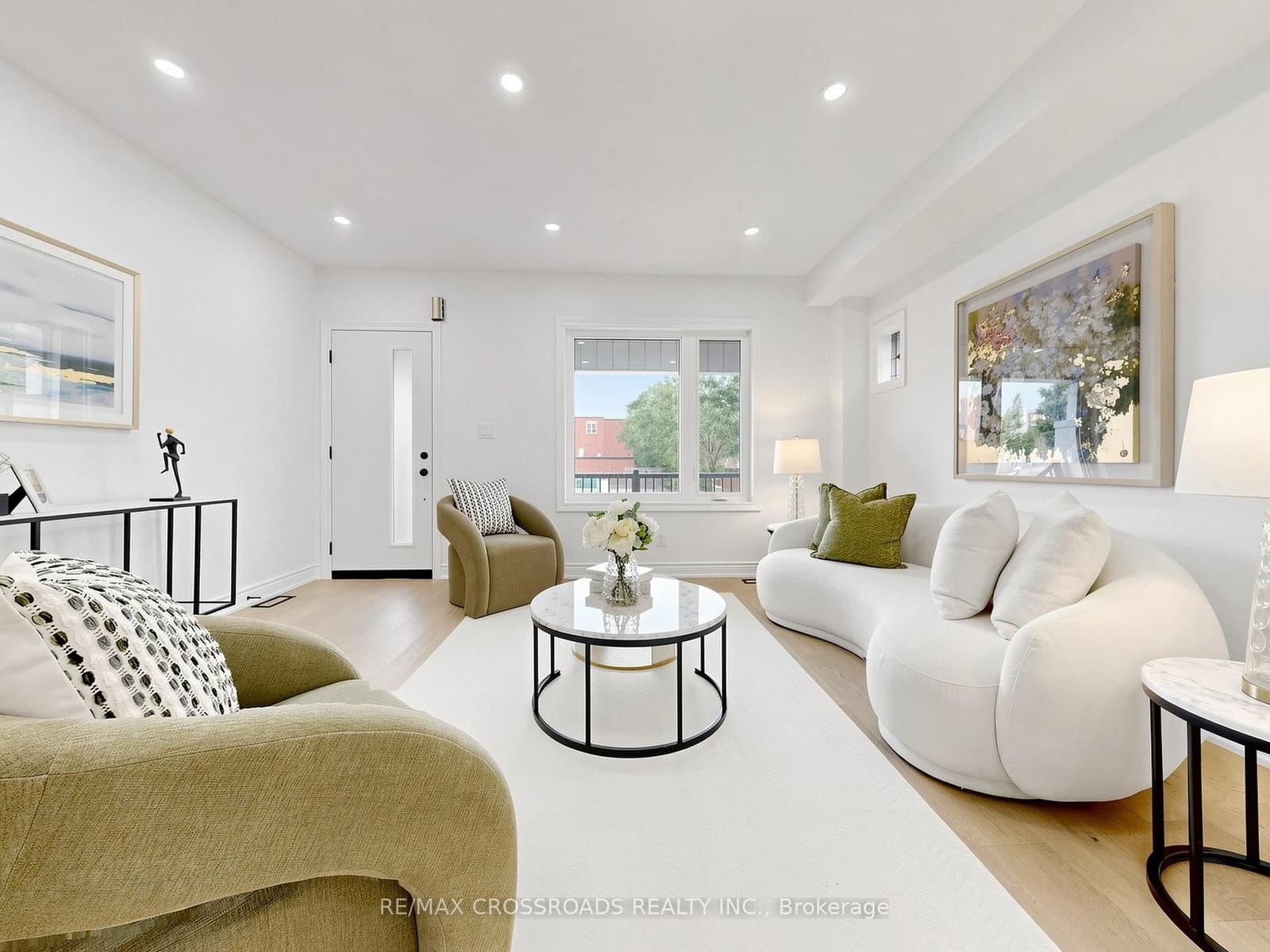 548 Glebeholme Boulevard - Image 4