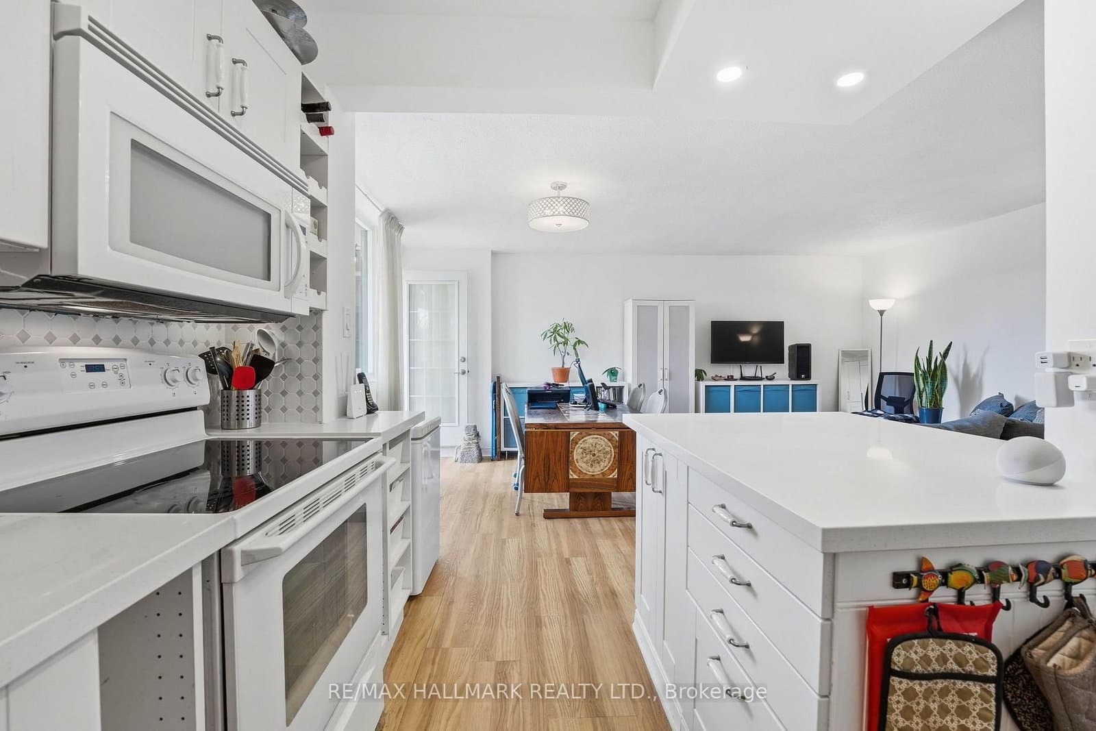 180 Markham Road, Unit 503 - Image 6