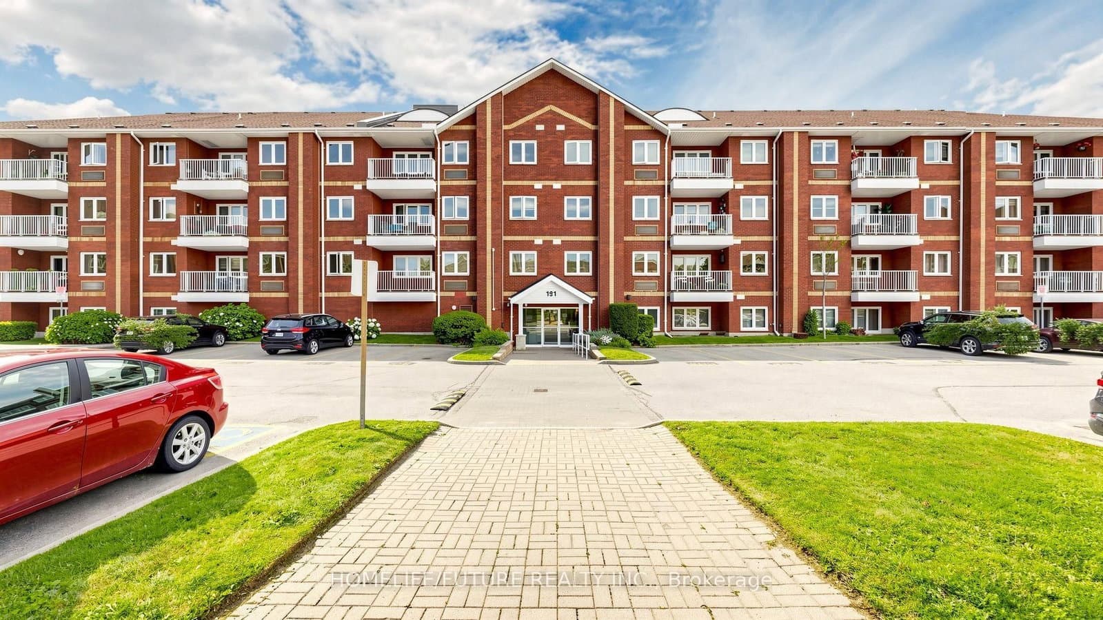 #208 - 191 Lake Driveway W