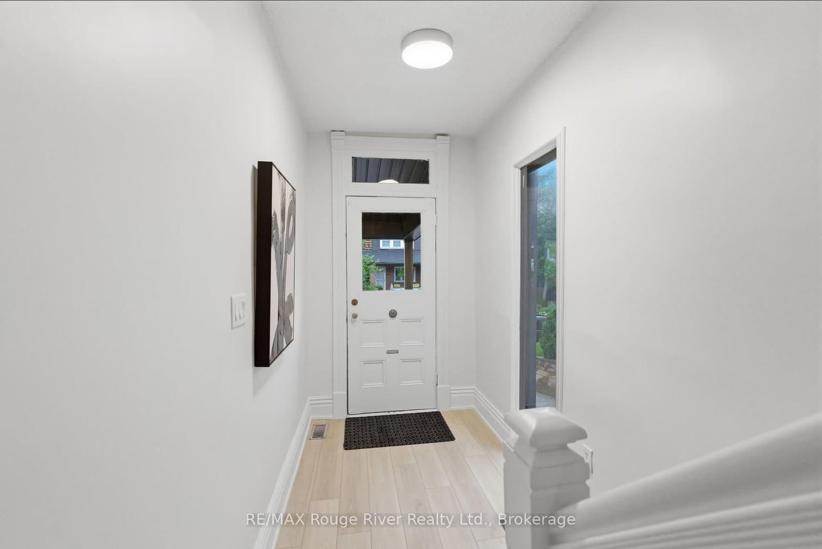 7 Heyworth Crescent - Image 2