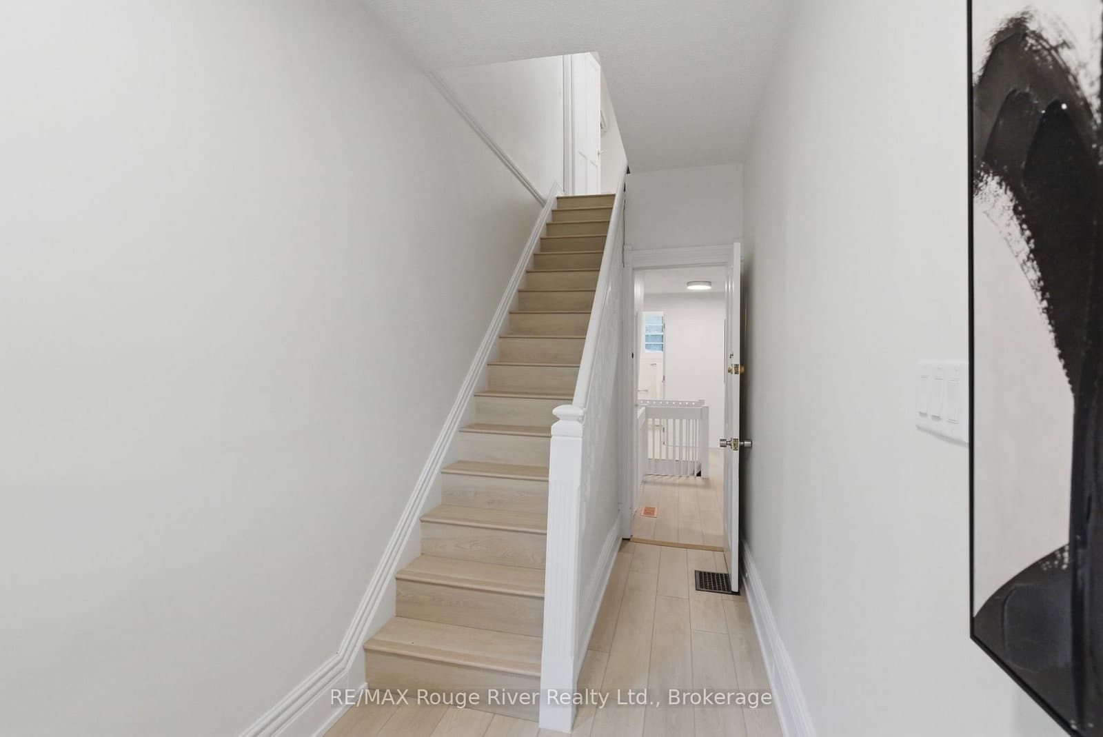 7 Heyworth Crescent - Image 3