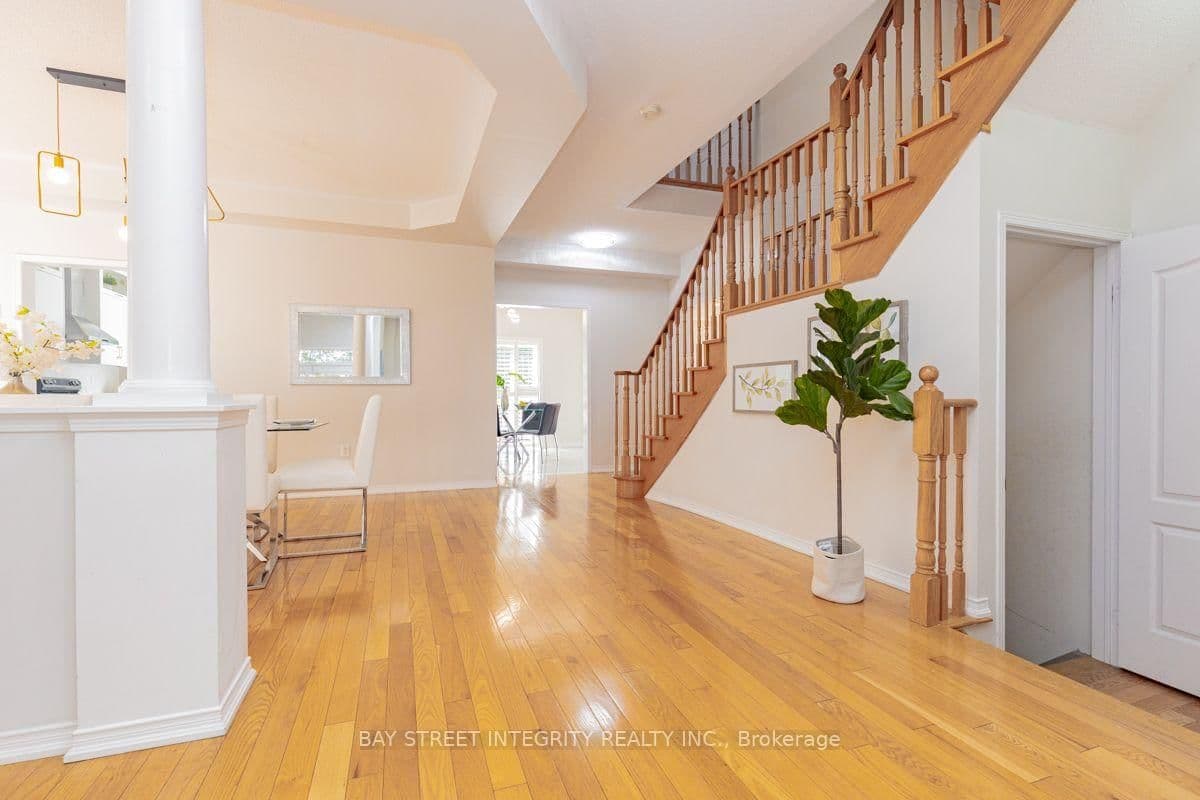 17 Weston Crescent - Image 2