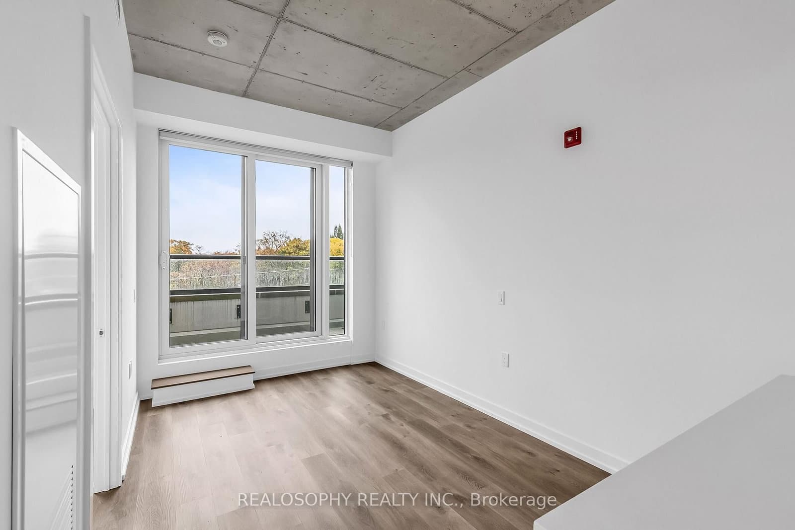 115 Larchmount Avenue, Unit 504 - Image 2