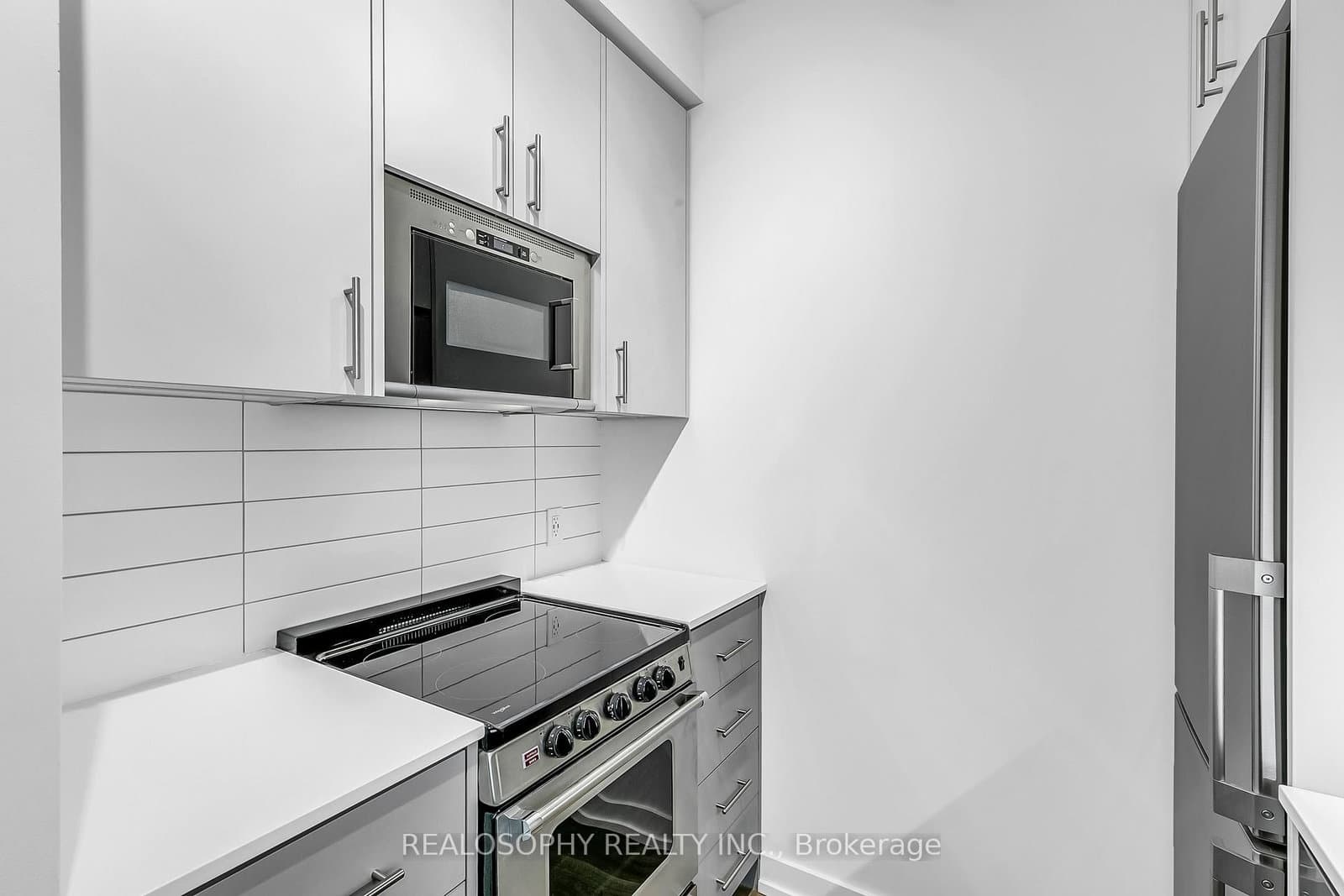 115 Larchmount Avenue, Unit 504 - Image 4